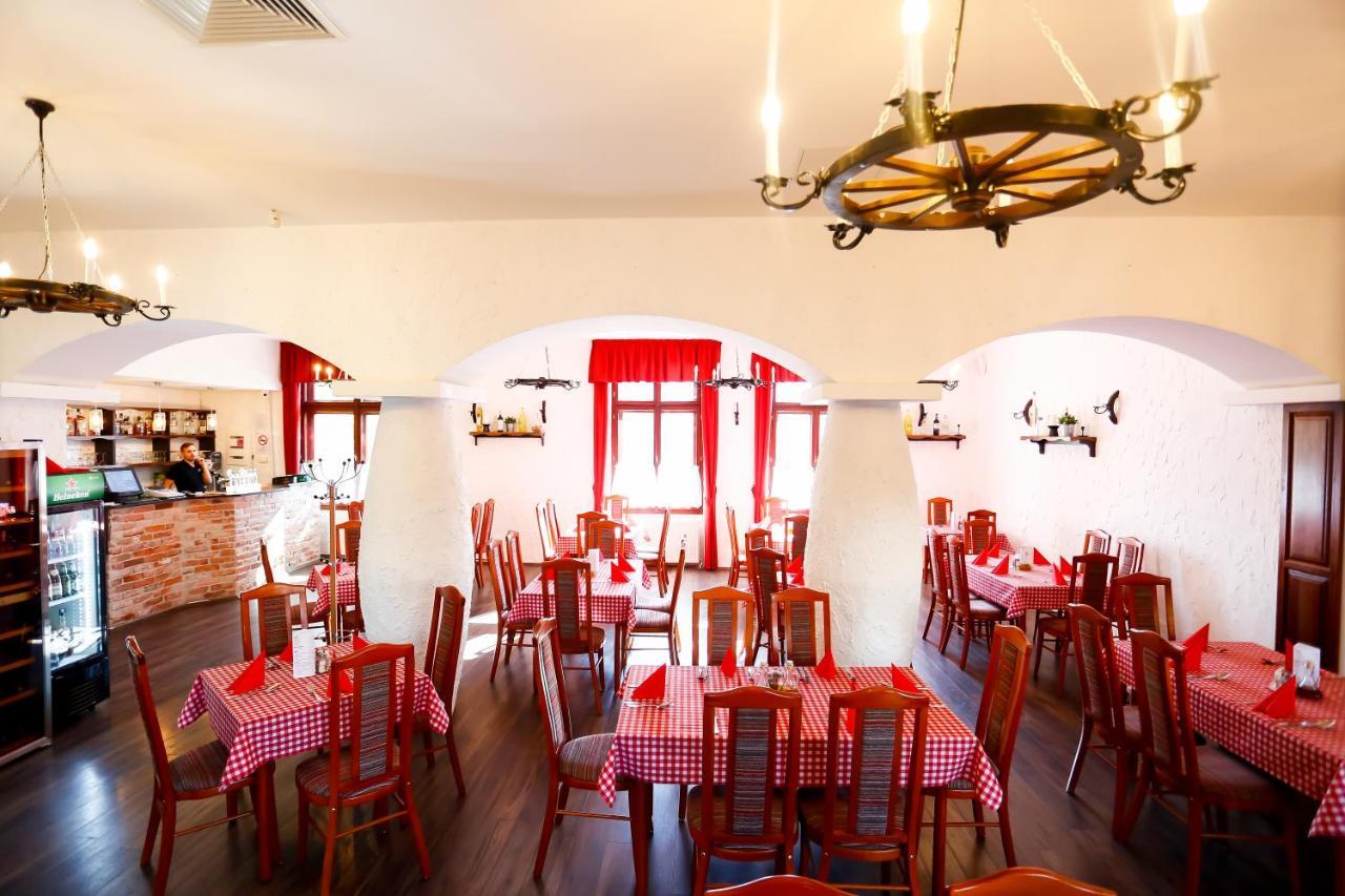 Bed and Breakfast Un Pizzico Di Italiano Etterem Es Panzio Ньиредьхаза Экстерьер фото