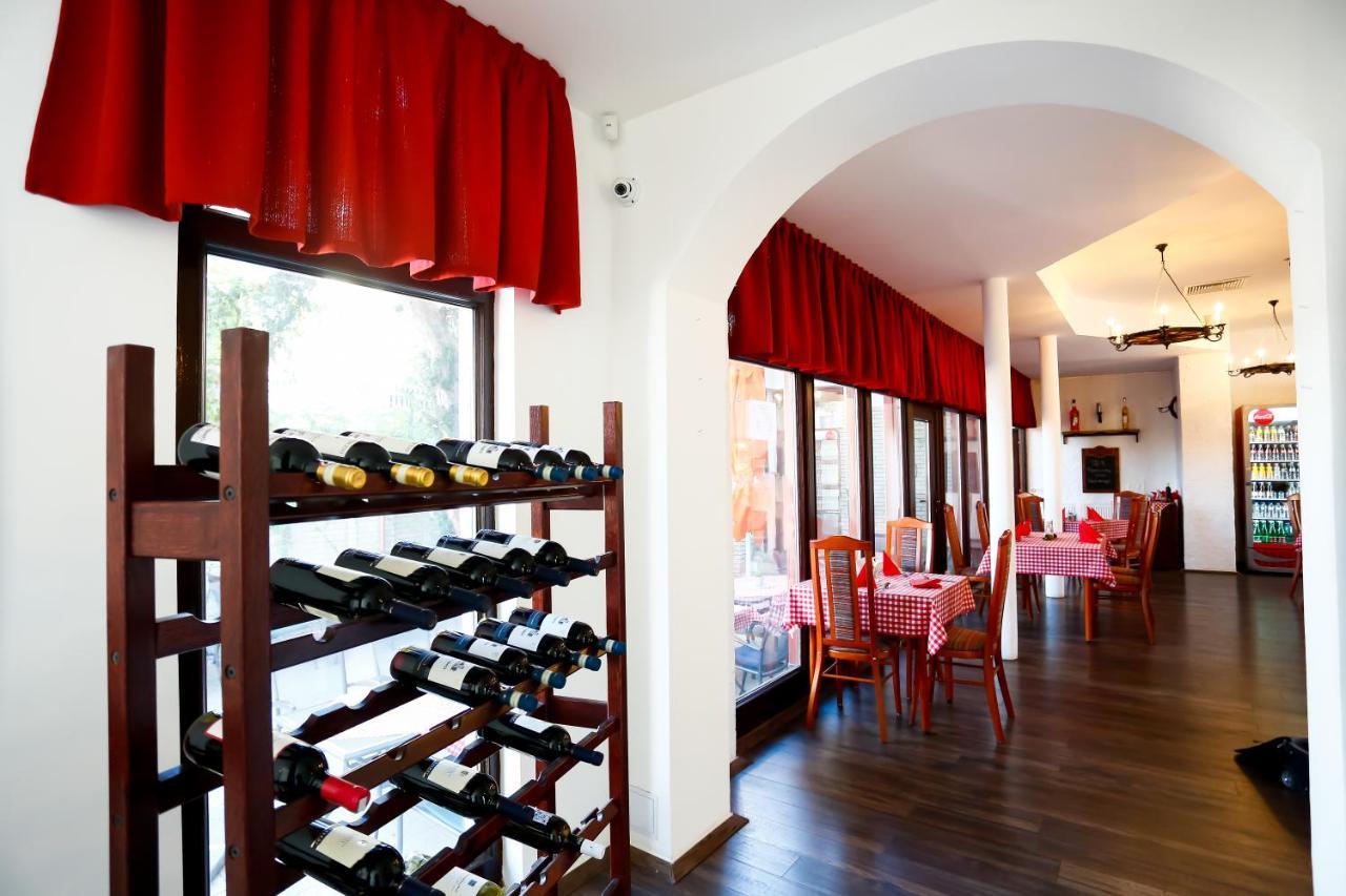 Bed and Breakfast Un Pizzico Di Italiano Etterem Es Panzio Ньиредьхаза Экстерьер фото